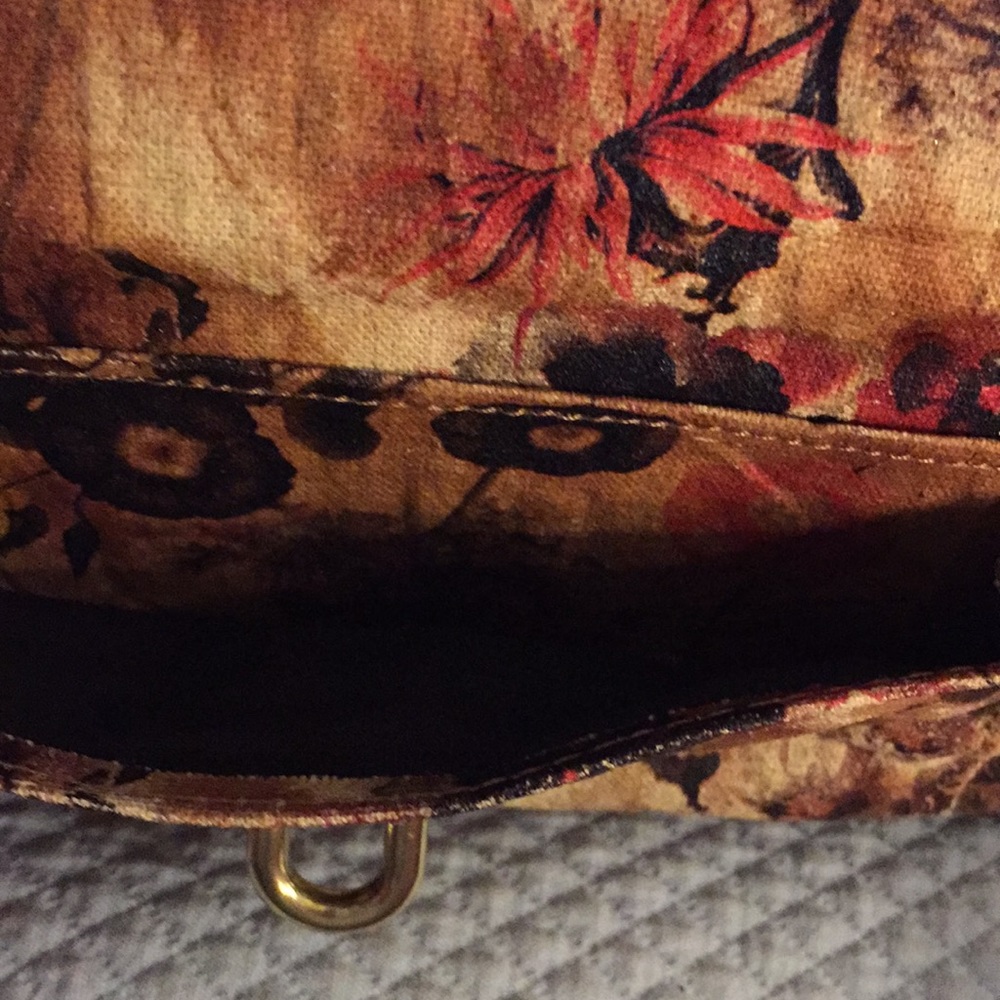 TOPSHOP Zip Closure Wallet - Picture 3 of 6